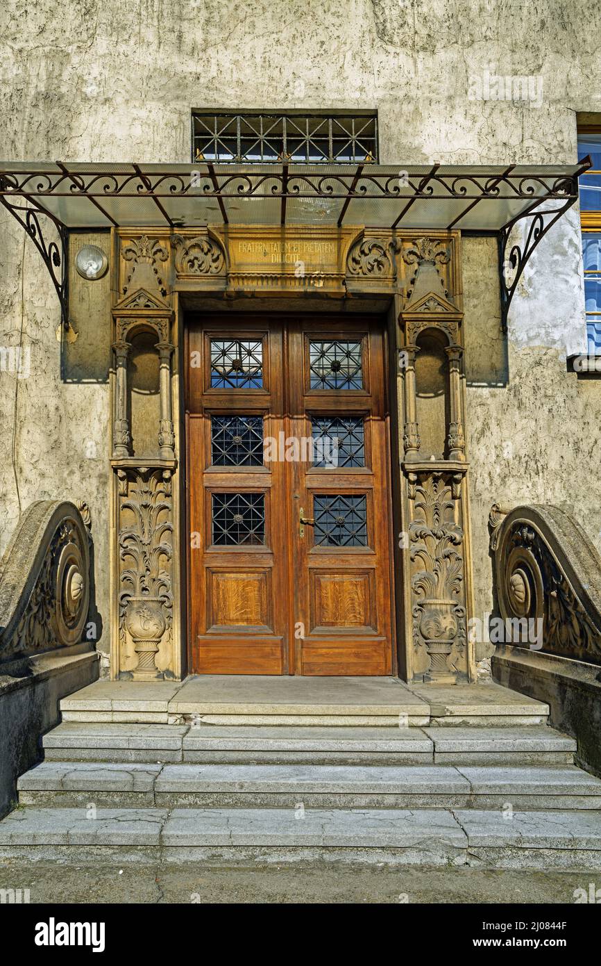 Pázmány Péter Katolikus Egyetem Bölcsészet- és Társadalomtudományi Kar  Vitéz János Tanárképzo Központ, Katholische Universität, Eingang Photo  Stock - Alamy