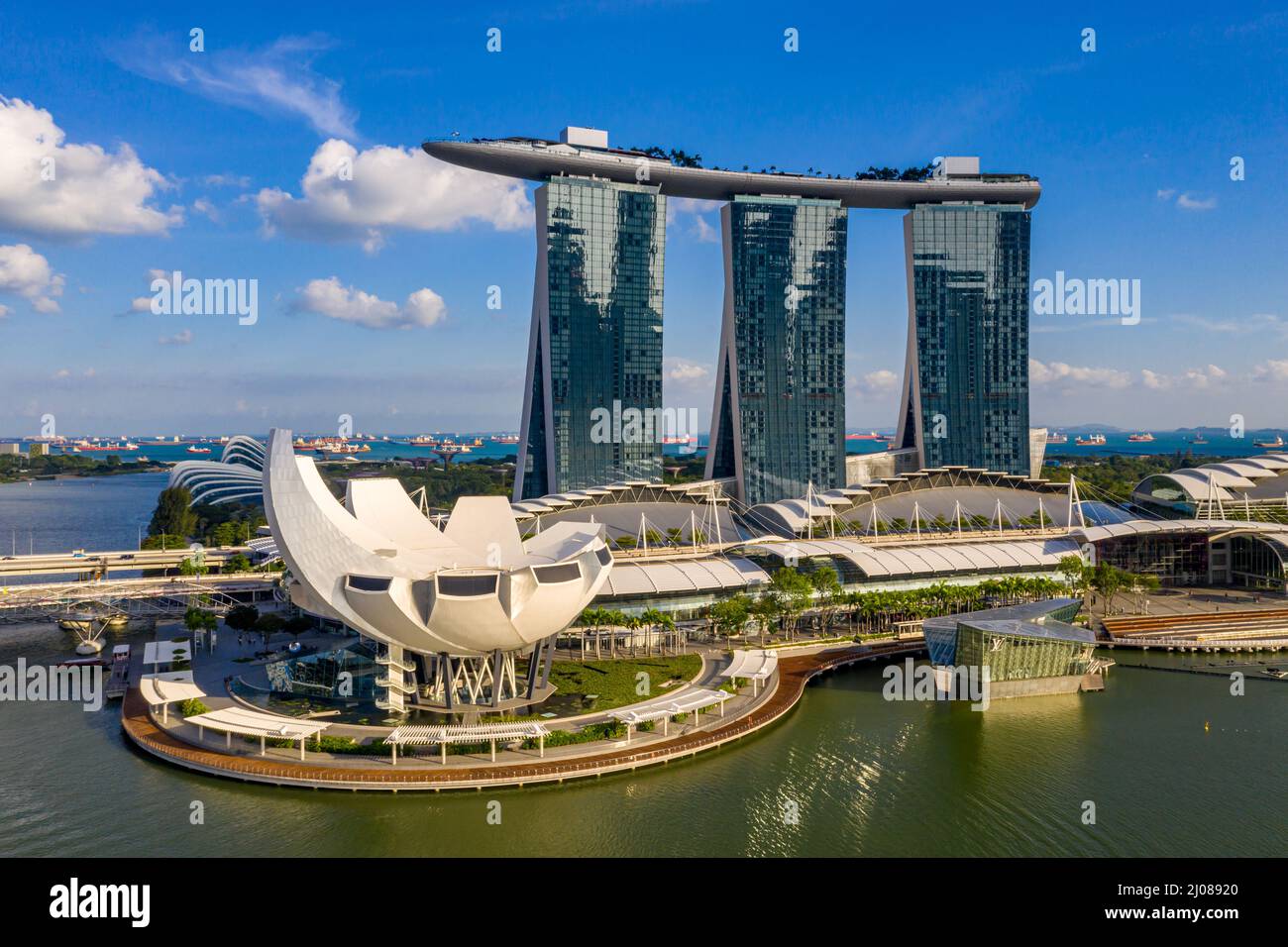 SINGAPOUR - 31 janvier 2020 : photo aérienne du musée Marina Bay Sand and ArtScience Banque D'Images