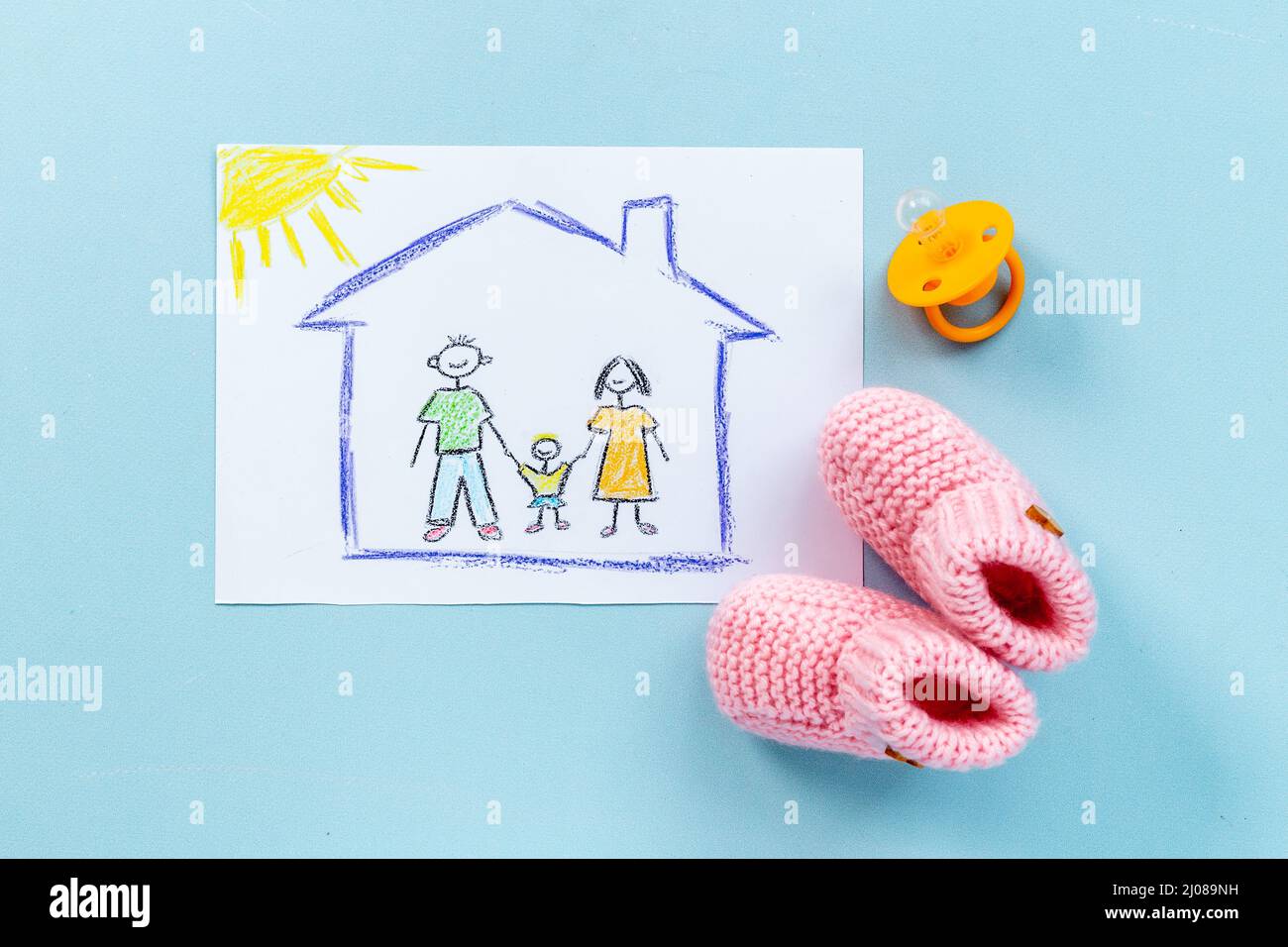 Papa maman et moi - dessin d'enfant. Concept d'adoption Banque D'Images