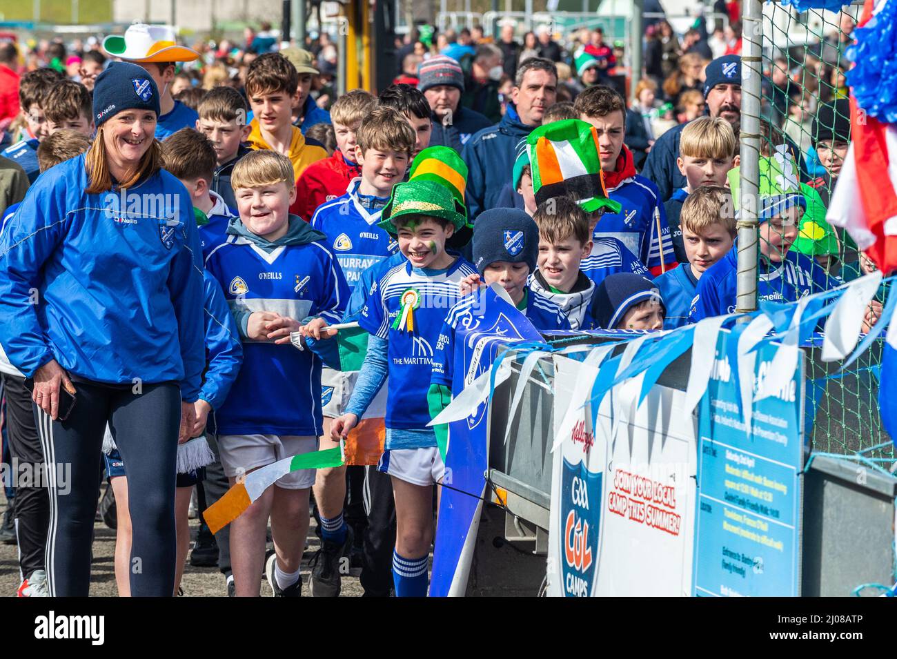 Bantry, West Cork, Irlande. 17th mars 2022. La ville de Bantry a tenu aujourd'hui sa première parade de la Saint-Patrick en deux ans et des centaines de personnes se sont tournées pour assister aux festivités. Crédit : AG News/Alay Live News Banque D'Images