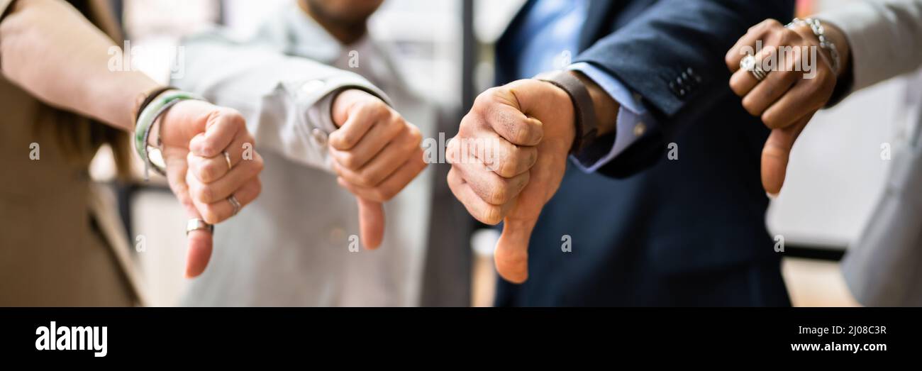 Les personnes qui n'aiment pas les commentaires négatifs Banque D'Images