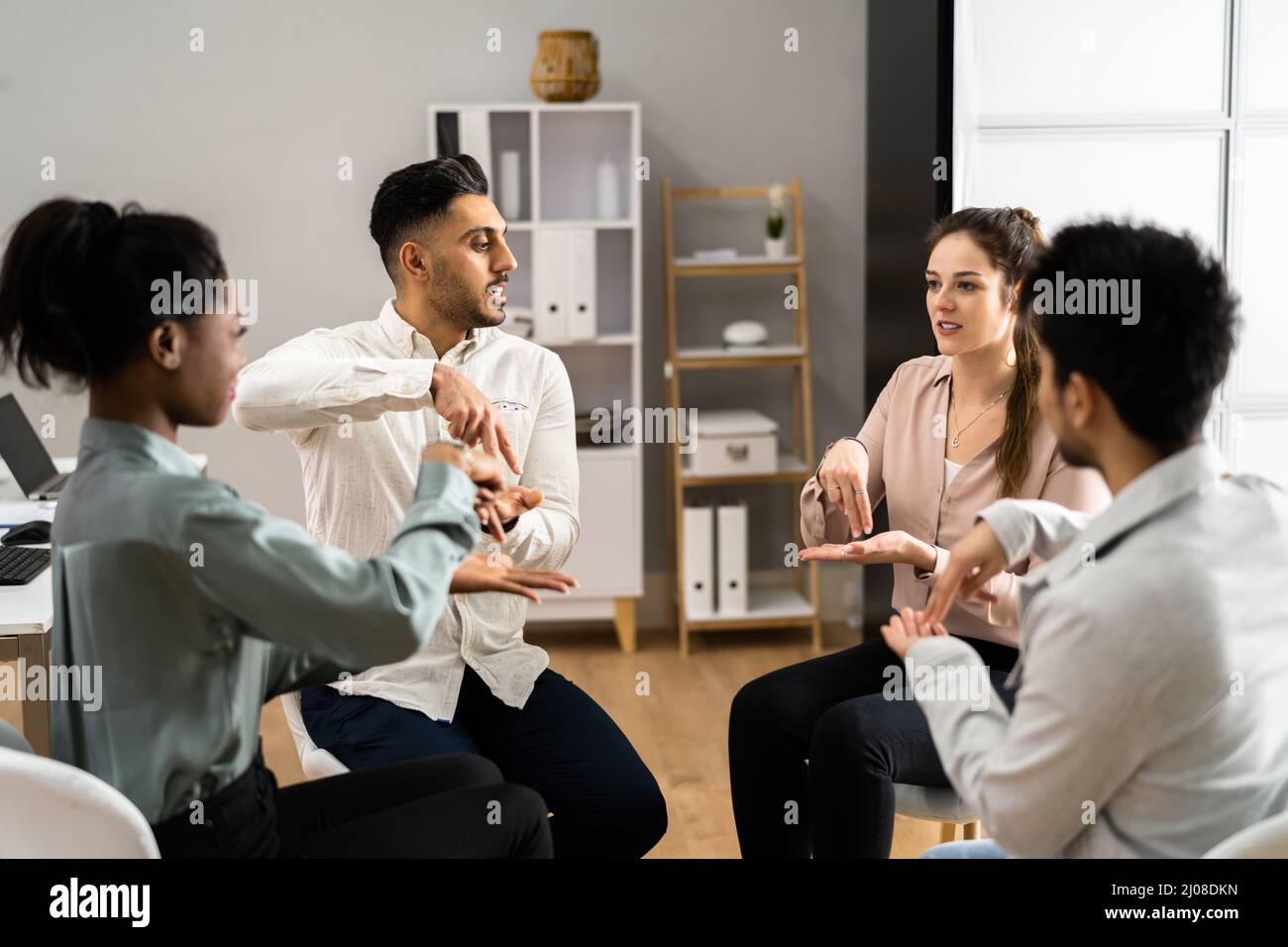 Apprentissage de la langue des signes pour les personnes handicapées Sourdes Banque D'Images