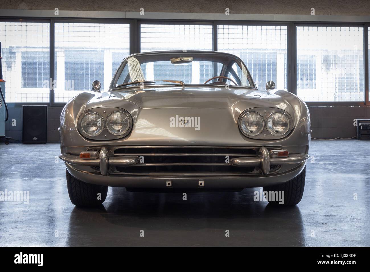 BARCELONE, ESPAGNE-25 MAI 2021: 1964 Lamborghini 350 GT (vue de face). Concepteur : Carrozzeria Touring Superleggera. Banque D'Images