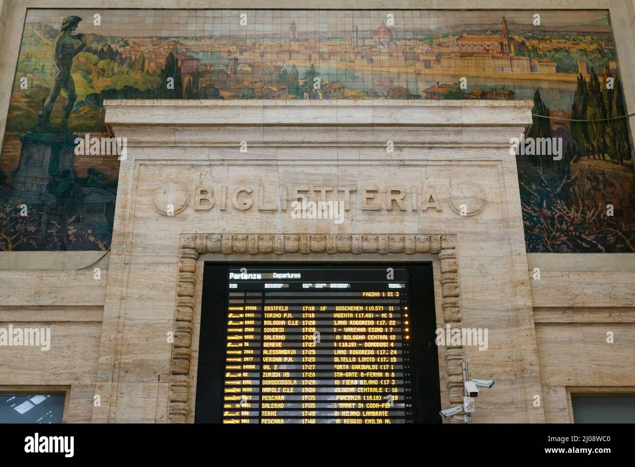 Milan, Italie. 03rd octobre 2019. Le départ de la gare centrale de Milan allie style classique et technologie moderne, le 31 mars 2019. La gare centrale de Milan est la plus grande gare ferroviaire d'Europe en volume. Il a ouvert en 1931 en remplacement de l'ancienne gare centrale. Elle est considérée comme l'une des plus belles gares du monde. (Photo par Alexander Pohl/Sipa USA) crédit: SIPA USA/Alay Live News Banque D'Images