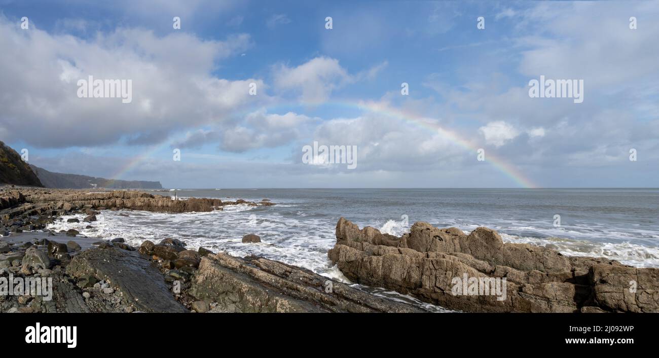 Vue depuis la plage de Bucks Mill, côte nord du Devon. Banque D'Images