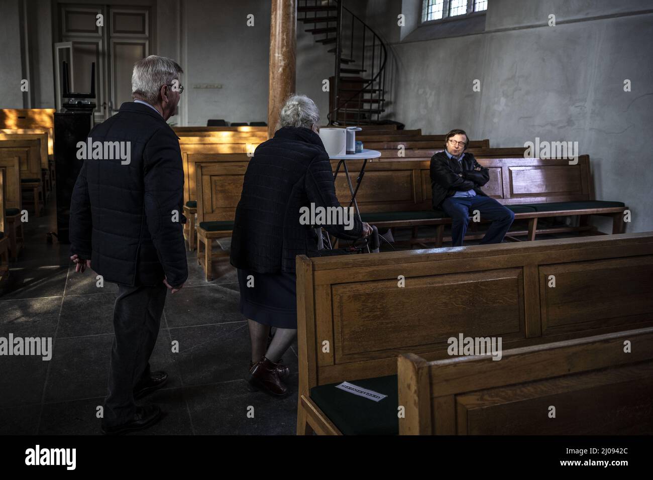 Bergambacht, Nederland, 2022-03-16. De gemeenteraadsverkiezingen in Bergambacht. Van 07,30 tot 21,00 kan er gestemd worden in de Laurentiuskerk in Bergambacht. ANP / Hoopette Hollandse / Remco Koers Banque D'Images