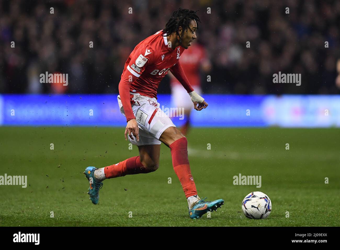 NOTTINGHAM, ROYAUME-UNI. 16th MARS Djed Spence, de la forêt de Nottingham, en action lors du match de championnat Sky Bet entre la forêt de Nottingham et les Queens Park Rangers au City Ground, à Nottingham, le mercredi 16th mars 2022. (Credit: Jon Hobley | MI News) Credit: MI News & Sport /Alay Live News Banque D'Images