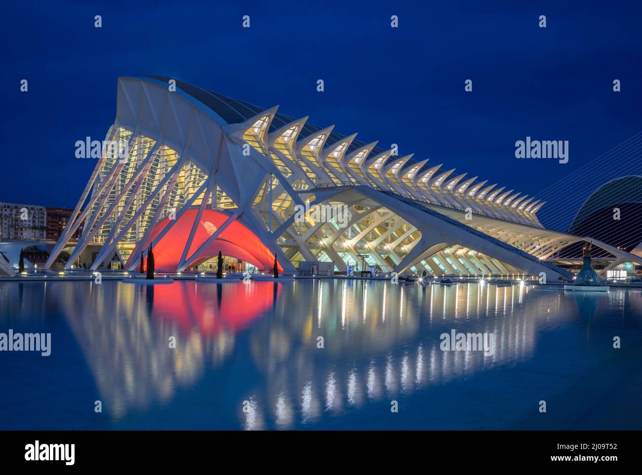 VALENCE, ESPAGNE - 15 FÉVRIER 2022 : la Cité des Arts - Musée des Sciences, conçu par l'architecte valencien Santiago Calatrava. Banque D'Images