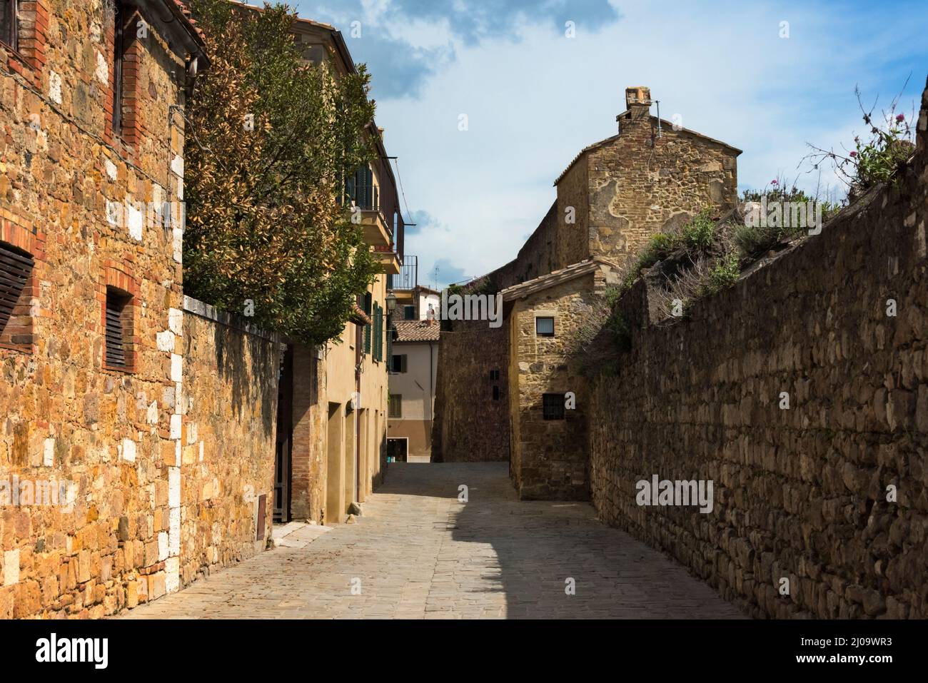 Ville historique de San Quirico d'Orcia, province de Sienne, région Toscane, Italie Banque D'Images