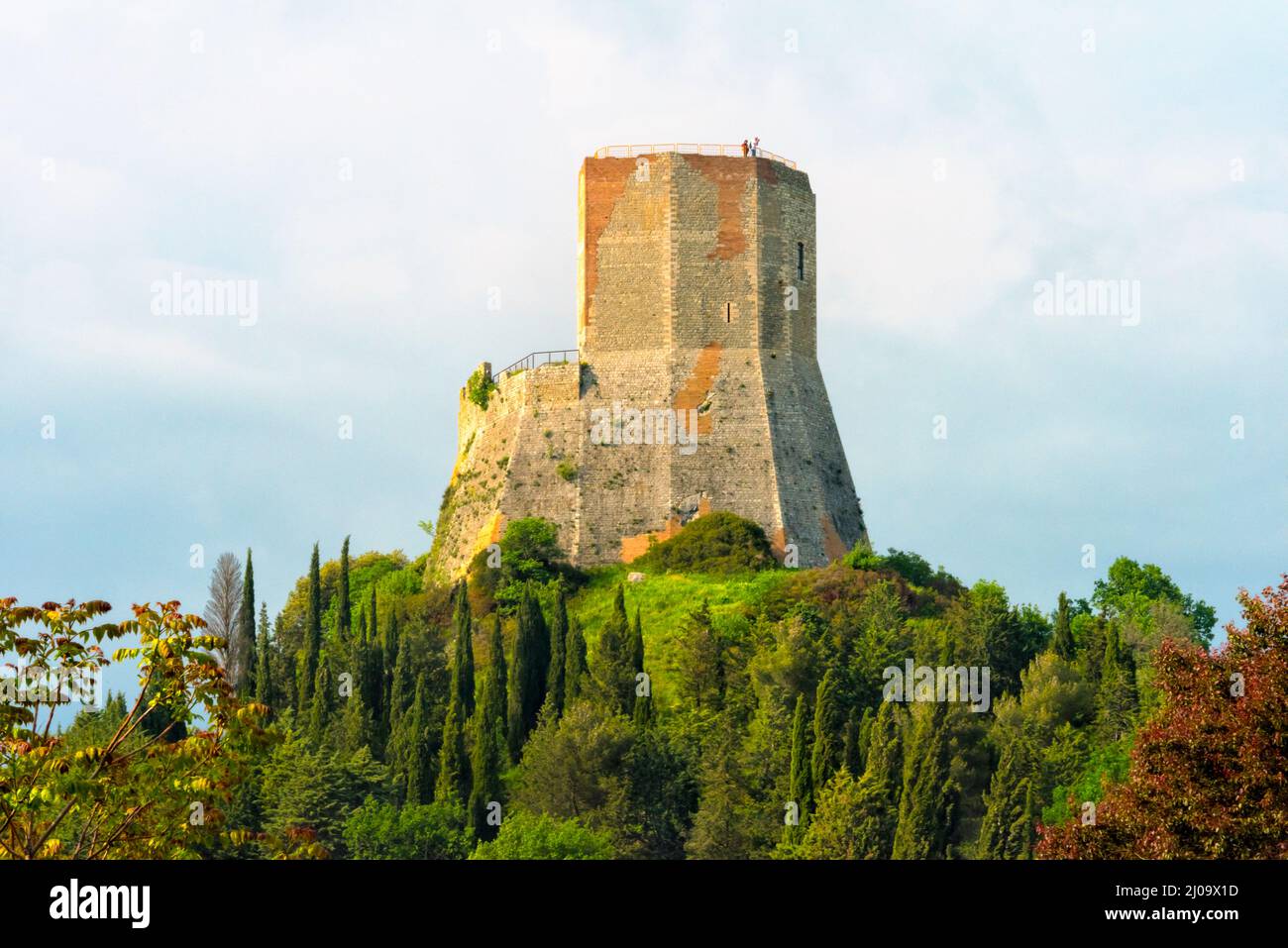 Castiglione d'Orcia (également connue Rocca di Tentennano) au sommet de la colline, province de Sienne, région de Toscane, Italie Banque D'Images