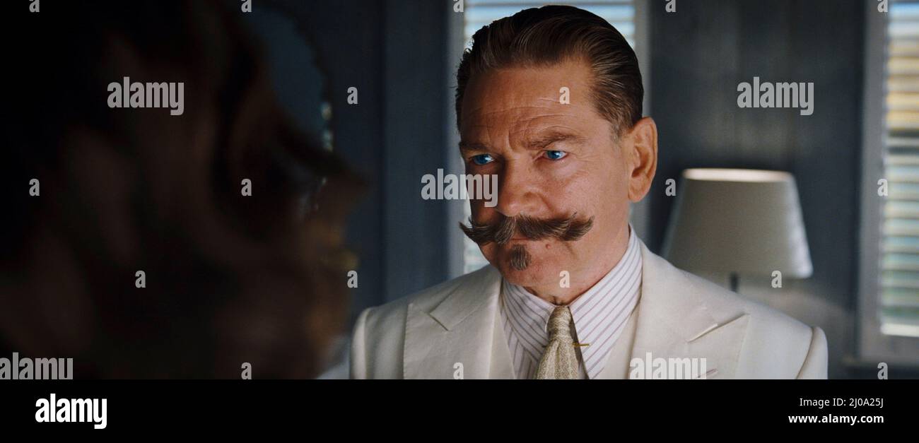 DATE DE SORTIE : le 11 février 2022. TITRE : mort sur le Nil. STUDIO: 20th Century Studios. DIRECTEUR: Kenneth Branagh. PARCELLE: En vacances sur le Nil, Hercule Poirot doit enquêter sur le meurtre d'une jeune héritière. AVEC: KENNETH BRANAGH comme Hercule Poirot. (Image de crédit : © 20th Century Studios/Entertainment Pictures) Banque D'Images