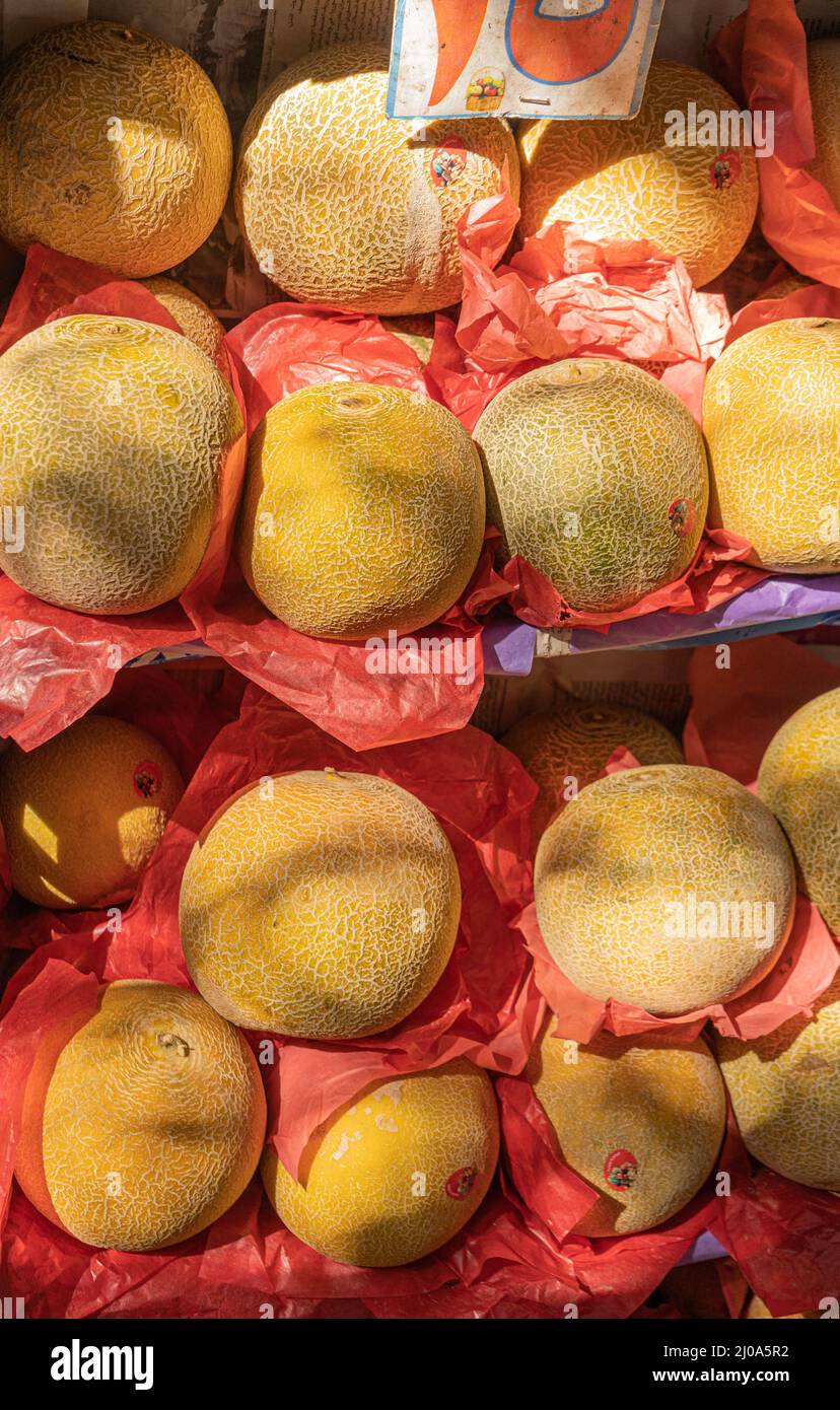 melons dans le marché local, lumière spectaculaire Banque D'Images