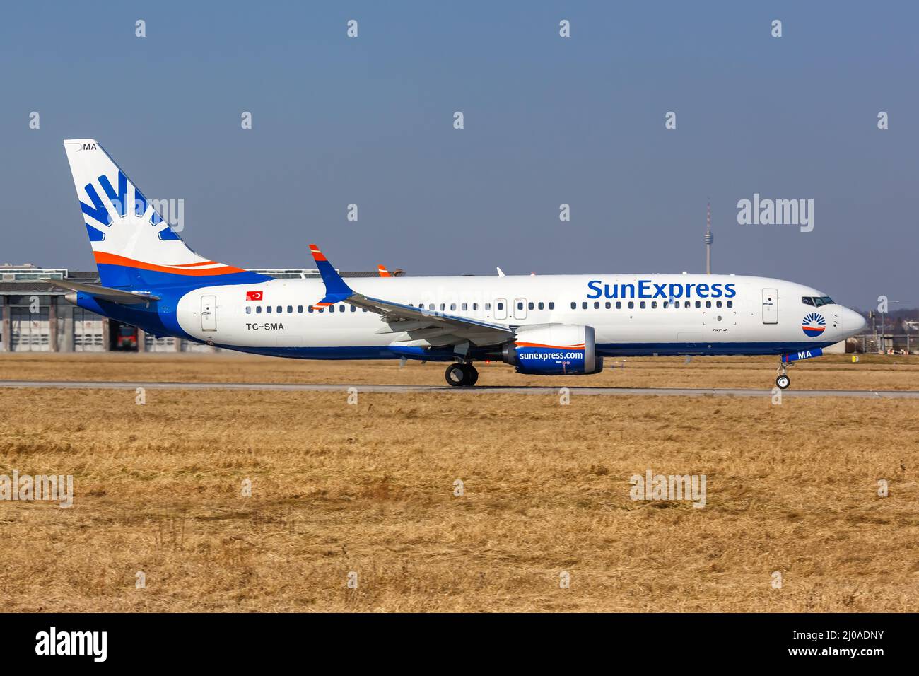 Stuttgart, Allemagne - 4 mars 2022 : avion Sun Express Boeing 737 MAX 8 à l'aéroport de Stuttgart (STR) en Allemagne. Banque D'Images