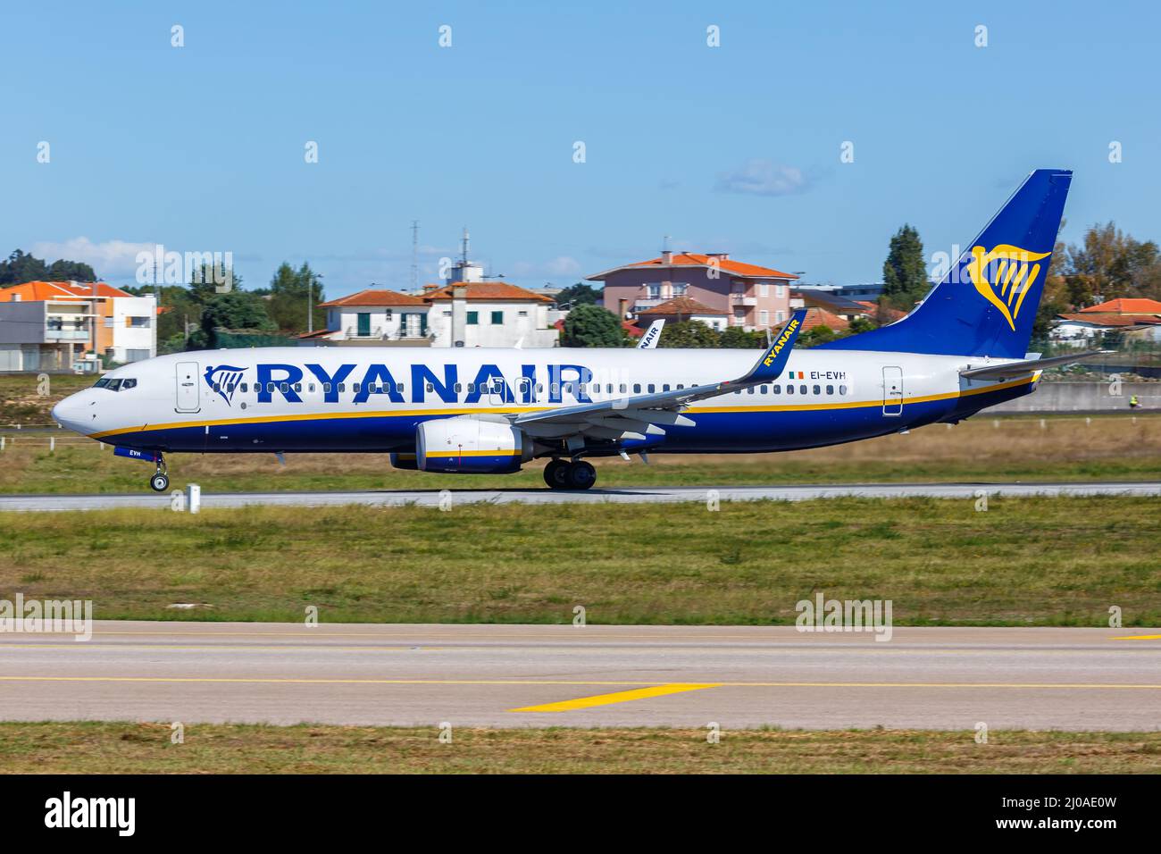Porto, Portugal - 21 septembre 2021 : avion Ryanair Boeing 737-800 à l'aéroport de Porto (OPO) au Portugal. Banque D'Images