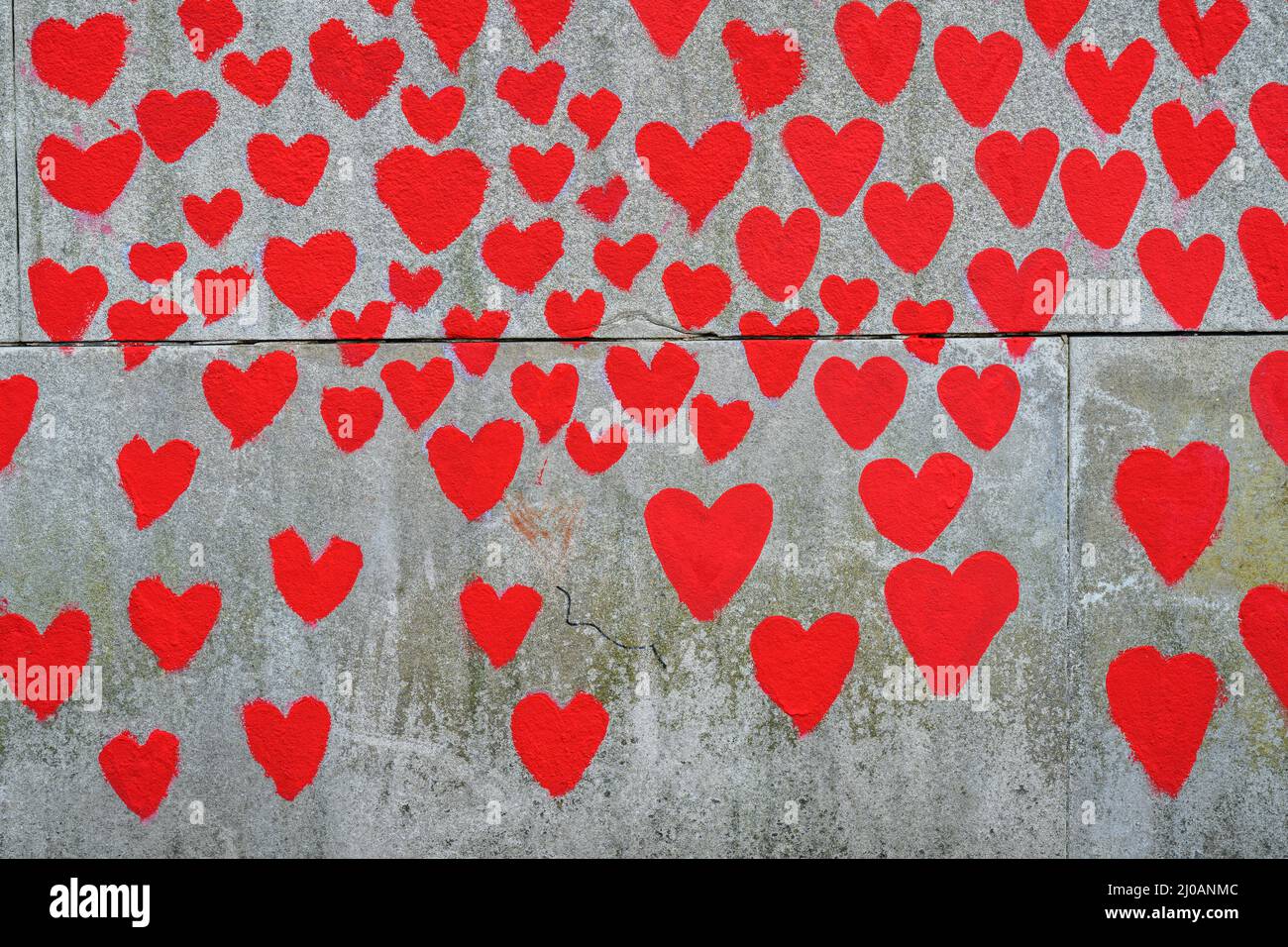 Cœur d'amour rouge sur un mur à Londres Banque D'Images