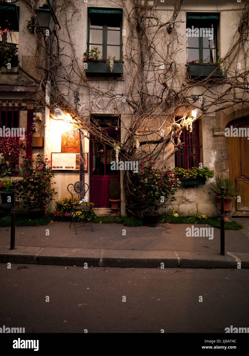 Restes De Vieux Magasin Pour Enfants – Boîtier Ancien – Article De Collection