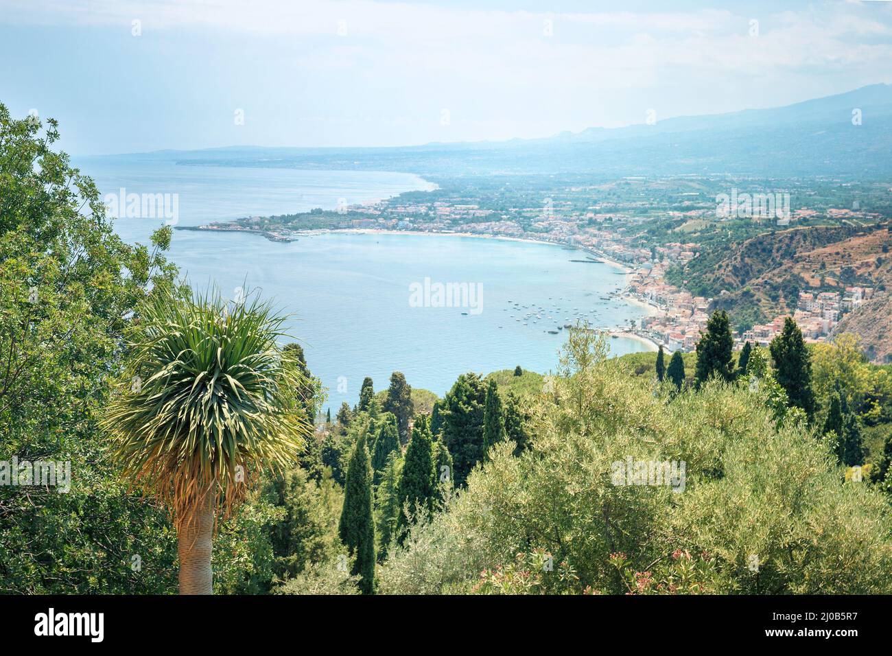 Vue d'une des plus belles villes de Sicile - Taormina Banque D'Images