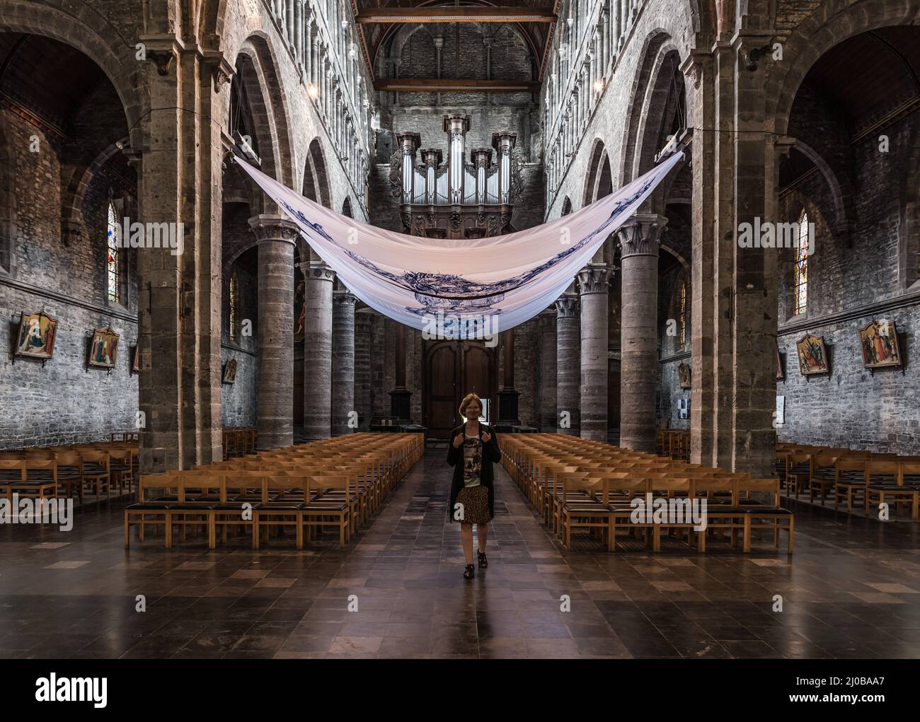 Tirage Albuminé Vintage - Intérieur De L'Église De Tournai, Belgique - Circa 1880 - Format 11x16 Cm