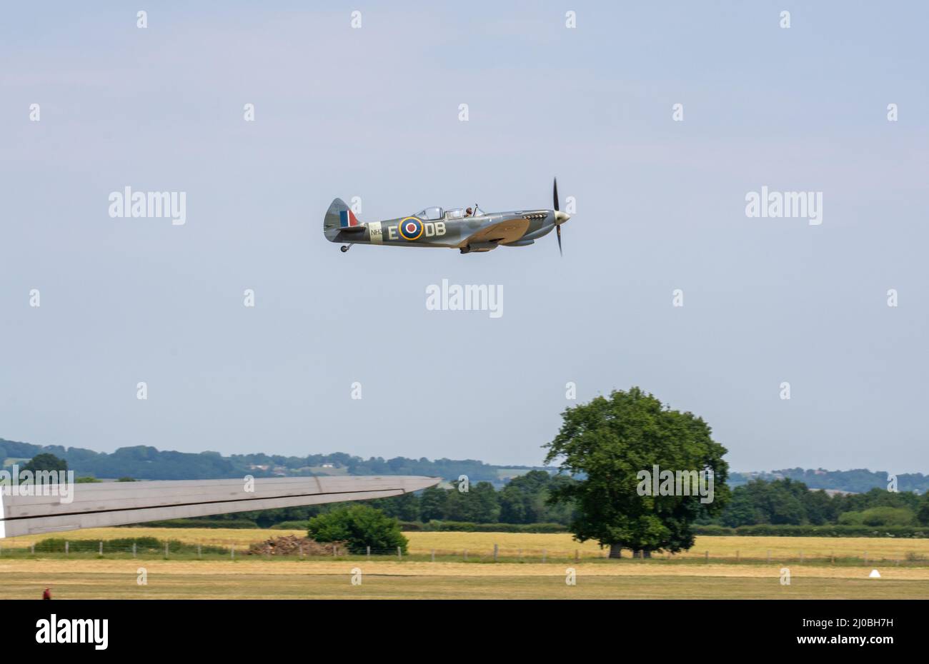 Headcorn, Kent, Royaume-Uni - juillet 1st 2018 Spitfire avec Merlin Engine vole et se produit en spectacle aérien au-dessus de Kent. Banque D'Images