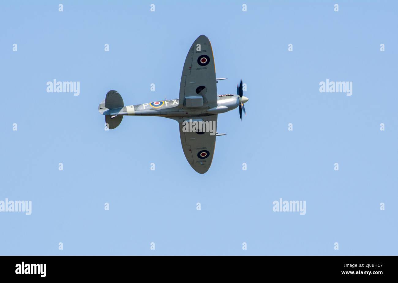 Headcorn, Kent, Royaume-Uni - juillet 1st 2018 Spitfire avec Merlin Engine vole et se produit en spectacle aérien au-dessus de Kent. Banque D'Images