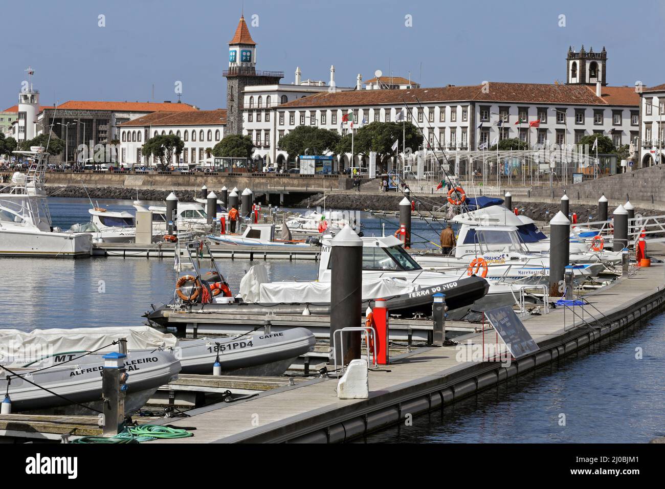 Port et ville historique de Ponta Delgada, Açores Banque D'Images