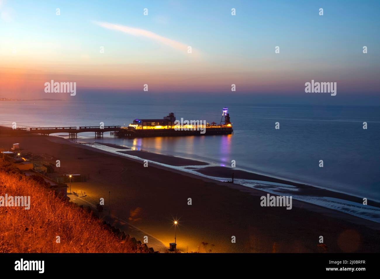 Angleterre, Dorset, Bournemouth, Bournmouth Beach et Pier at Dawn Banque D'Images