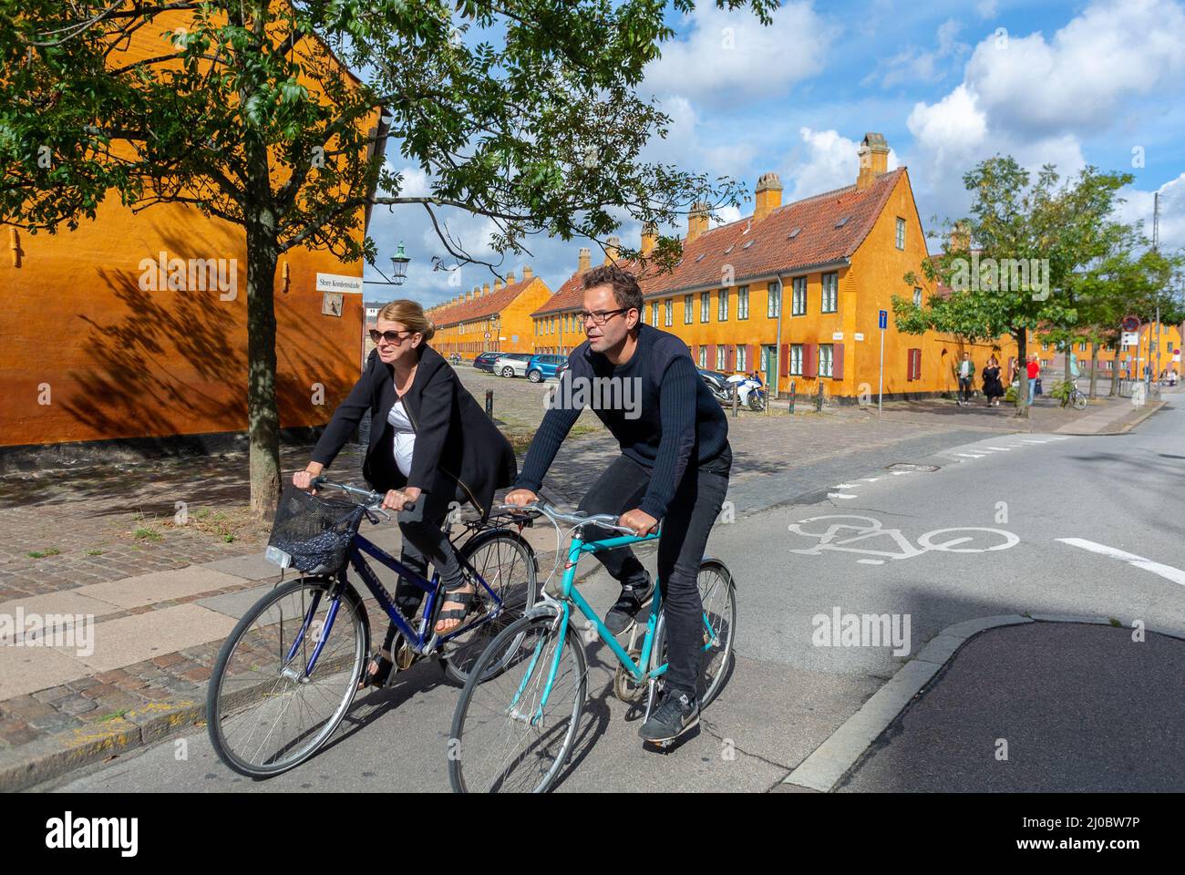 Copenhague, Suède, couple vélos d'équitation, femme enceinte, vélo sur la  rue, Piste cyclable Photo Stock - Alamy