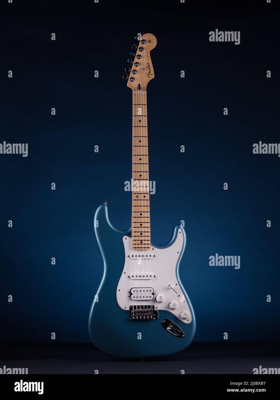 Stratocaster bleu Banque de photographies et d'images à haute résolution -  Alamy