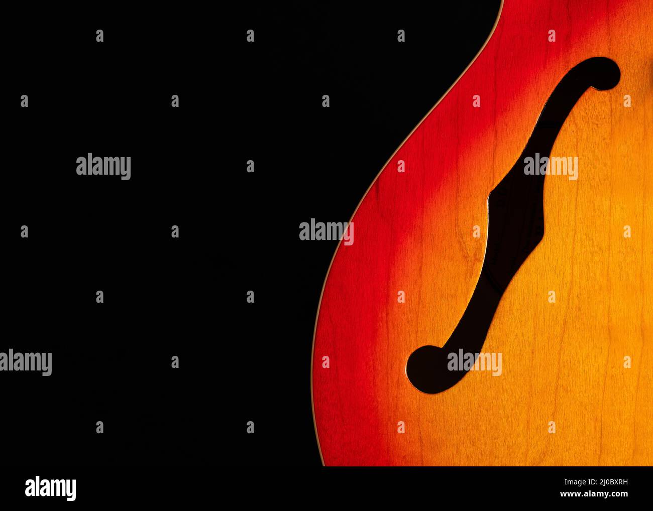 Vue partielle de l'Epiphone point sur le noir montrant le trou F. Banque D'Images