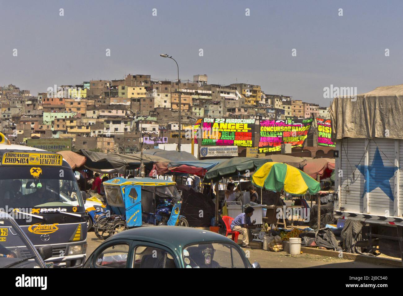 Lima, Pérou, quartier pauvre, vue sur la rue, vieux marché Banque D'Images