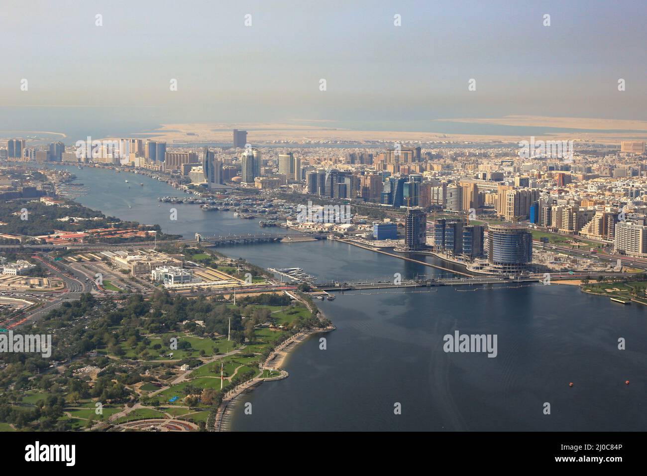 Dubaï le pont flottant de la crique vue aérienne photo aérienne Banque D'Images