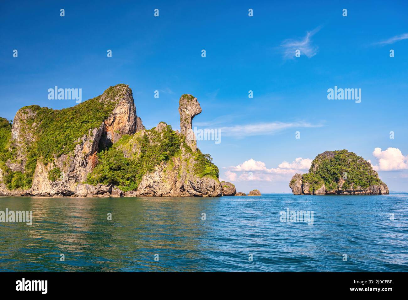 Vue sur les îles tropicales avec eau de mer bleu et plage de sable blanc, Krabi Thaïlande nature paysage Banque D'Images