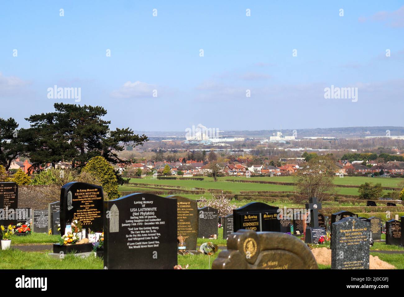 Cimetière Hawarden, cimetière sur une colline avec vue Banque D'Images