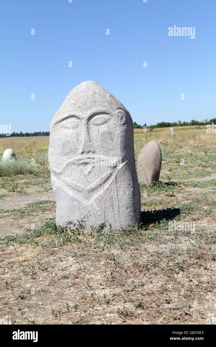 Sculpture médiévale en pierre (Balbal) à la tour Burana, Tokmak, Kirghizistan Banque D'Images