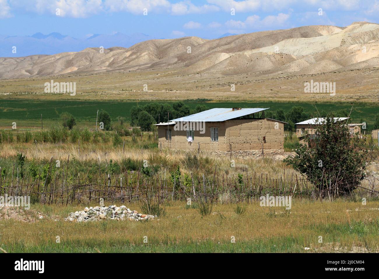 Ferme au lac Issyk Kul, Kirghizistan central Banque D'Images