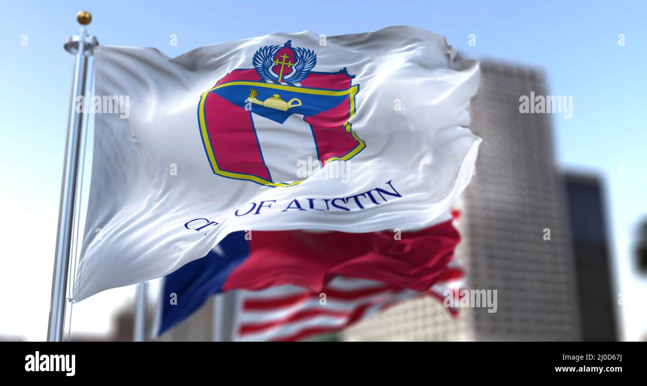 Le drapeau de la ville d'Austin agite dans le vent avec l'état du Texas et les drapeaux nationaux des États-Unis flous en arrière-plan. Austin est la capitale du St des États-Unis Banque D'Images