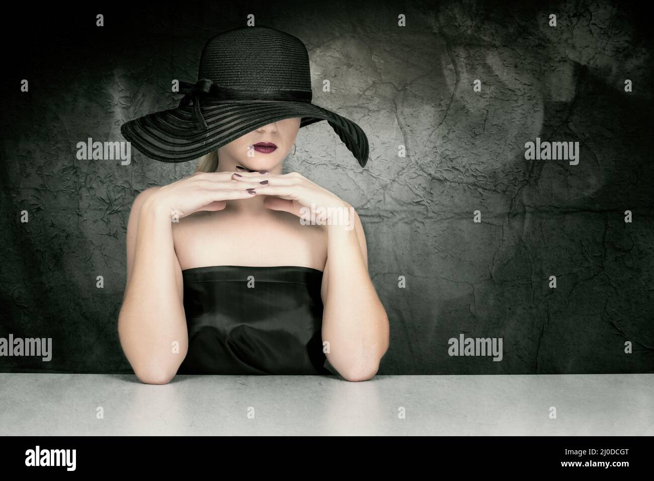 Frau mit Hut. Banque D'Images