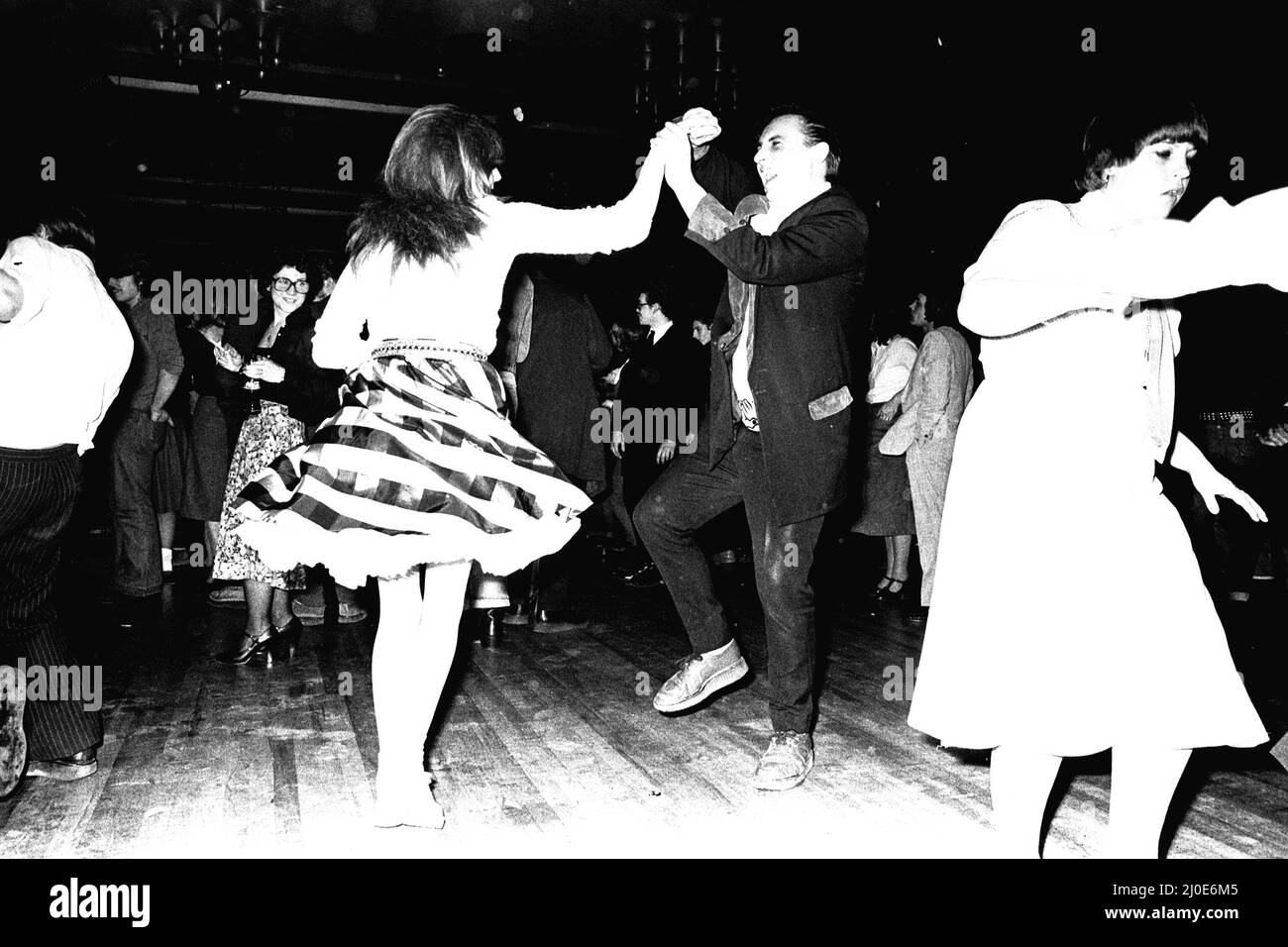 Danseuses Rock and Roll en dansant sur la piste de danse lors d'un concert Jerry Lee Lewis à la salle de bal Mayfair le 14th février 1980 Banque D'Images
