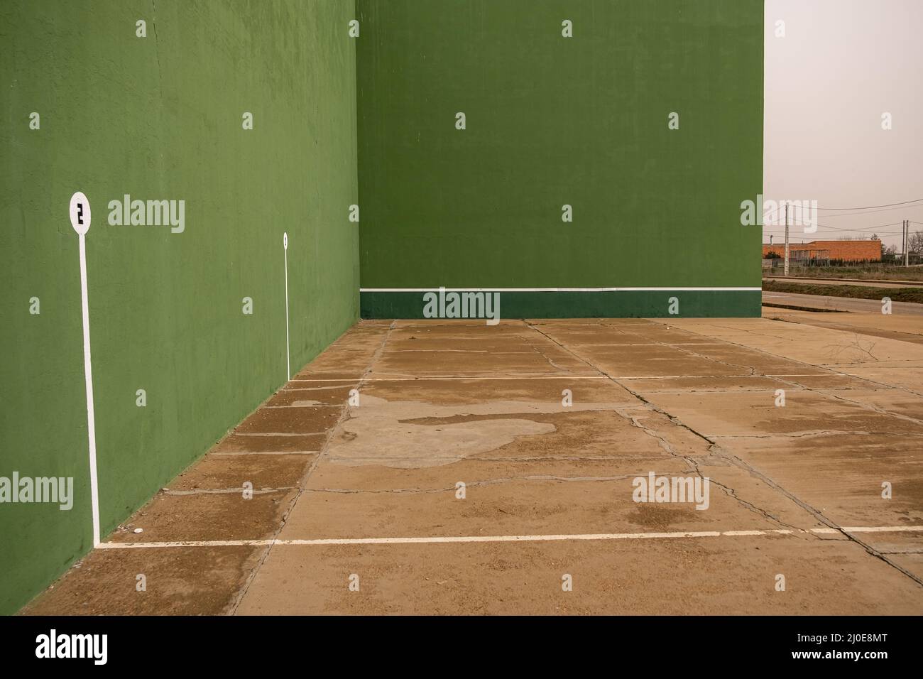 Old Fronton court Espagnol sport populaire similaire au squash Banque D'Images