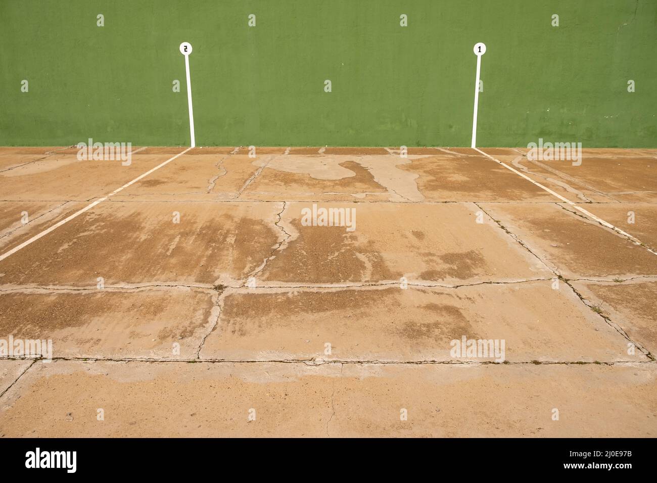 Fronton court pour pratiquer des sports d'intérieur comme le pelote basque et le tennis de front Banque D'Images