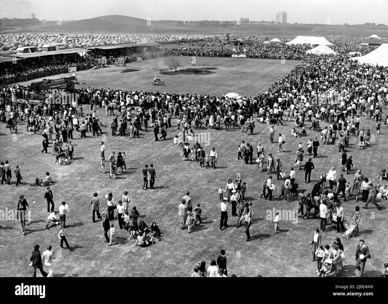 Célébration du 900 ans de la ville de Newcastle 1980 - l'année anniversaire célèbre la fondation du nouveau château en 1080 par Robert Curtois, fils de William le Conquérant - les foules affluent jusqu'au dernier jour de l'exposition Fun to be Young 26th mai 1980 Banque D'Images