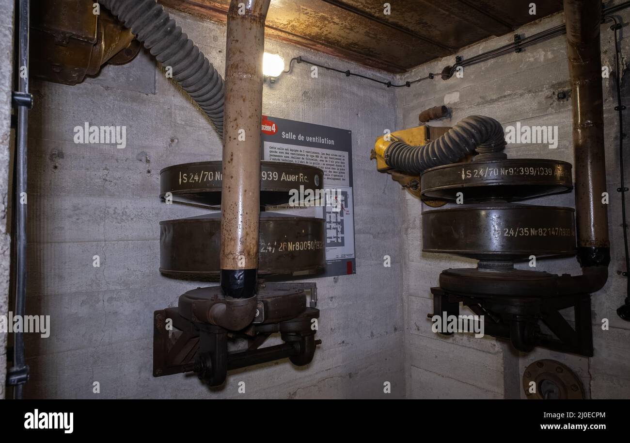 Les Sables d'Olonne, France - 1 mars 2022 : Musée du Blockhaus de l'hôpital (le Blockhaus Hôpital des Sables d'Olonne). Salle de ventilation et filtres. GE Banque D'Images