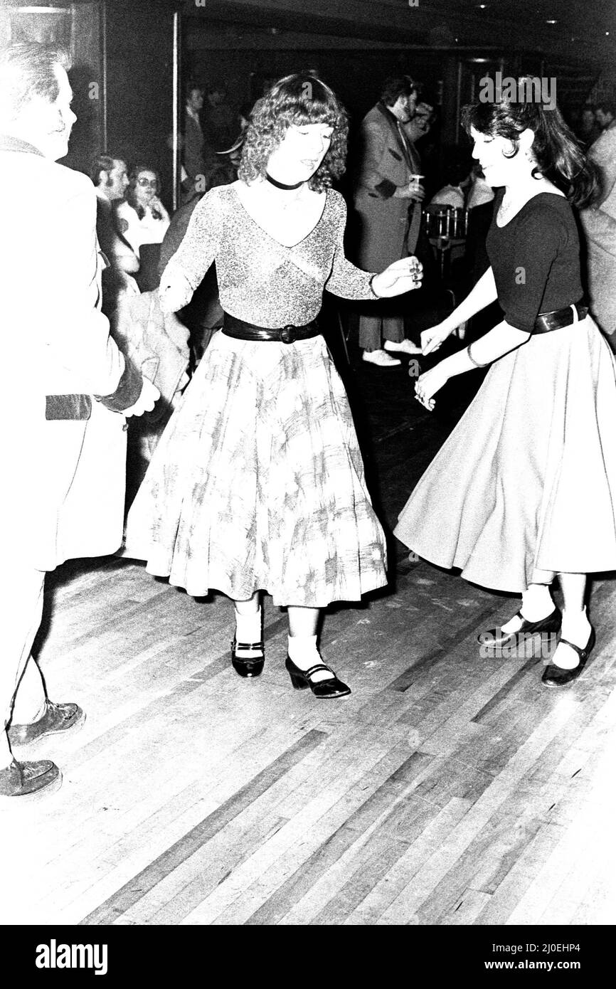 Danseuses Rock and Roll en dansant sur la piste de danse lors d'un concert Jerry Lee Lewis à la salle de bal Mayfair le 14th février 1980 Banque D'Images