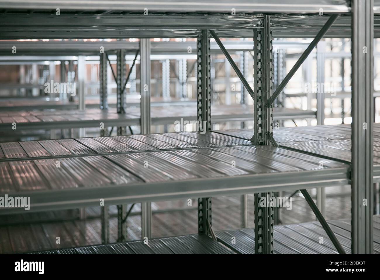 Empty racks Banque de photographies et d’images à haute résolution - Alamy