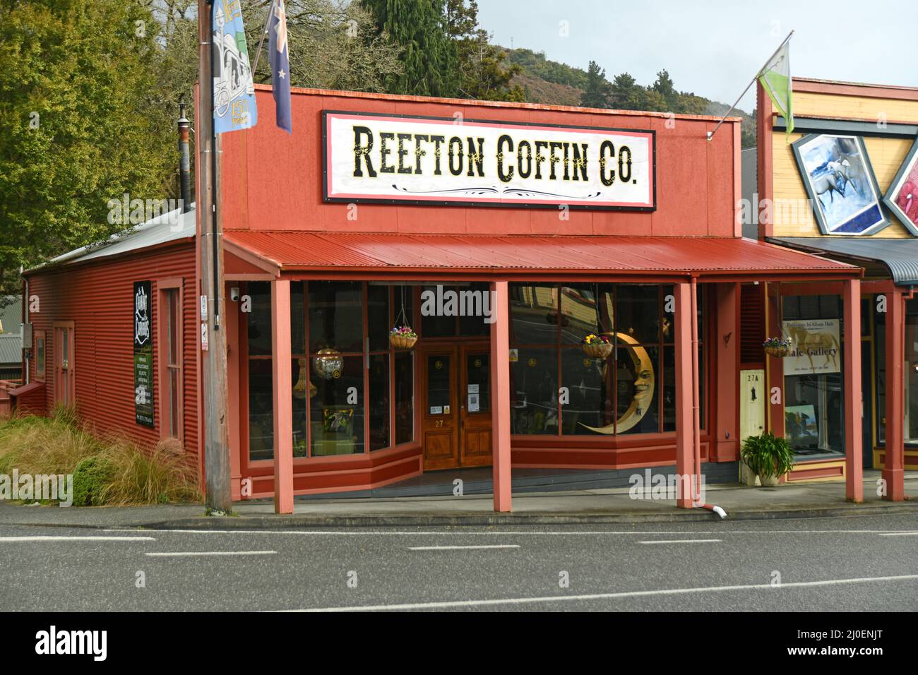 REEFTON, NOUVELLE-ZÉLANDE, 6 SEPTEMBRE 2021 : un bâtiment historique situé à l'angle de Bridge Street et de Broadway à Reefton, Nouvelle-Zélande, 6 septembre 2021 Banque D'Images