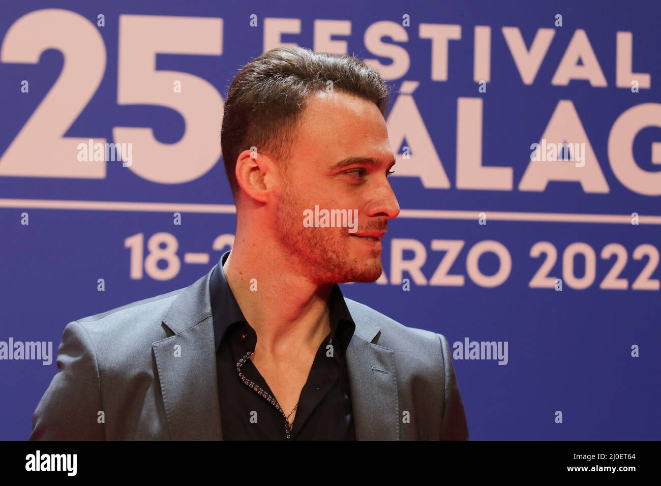 Lamour Est Dans Lair Serie Turc 18 mars 2022 (Malaga) le Festival du film de Malaga a ouvert ses portes ce  vendredi avec un tapis rouge inaugural qui a réuni certains des artistes  les plus connus dans notre pays et aussi à l'échelle internationale.  L'acteur turc Kerem Bürsin, protagoniste ...