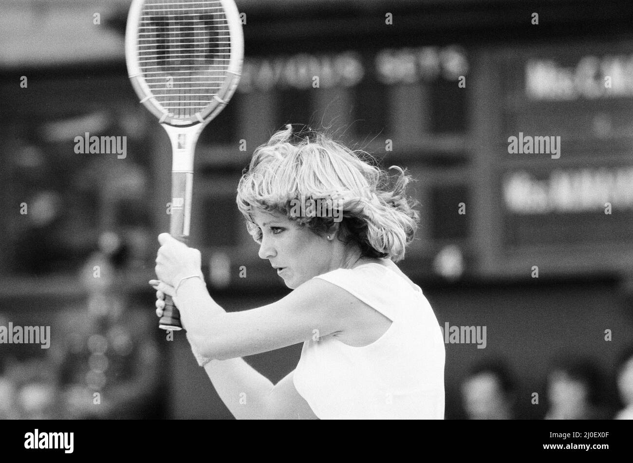 1978 Dames Singles final, Wimbledon, Chris Evert v Martina Navratilova, Wimbledon tennis Championships , vendredi 7th juillet 1978. Martina Navratilova gagne en trois séries (2?6, 6?4, 7?5) notre image montre ... Chris Evert sur Center court, match action. Banque D'Images