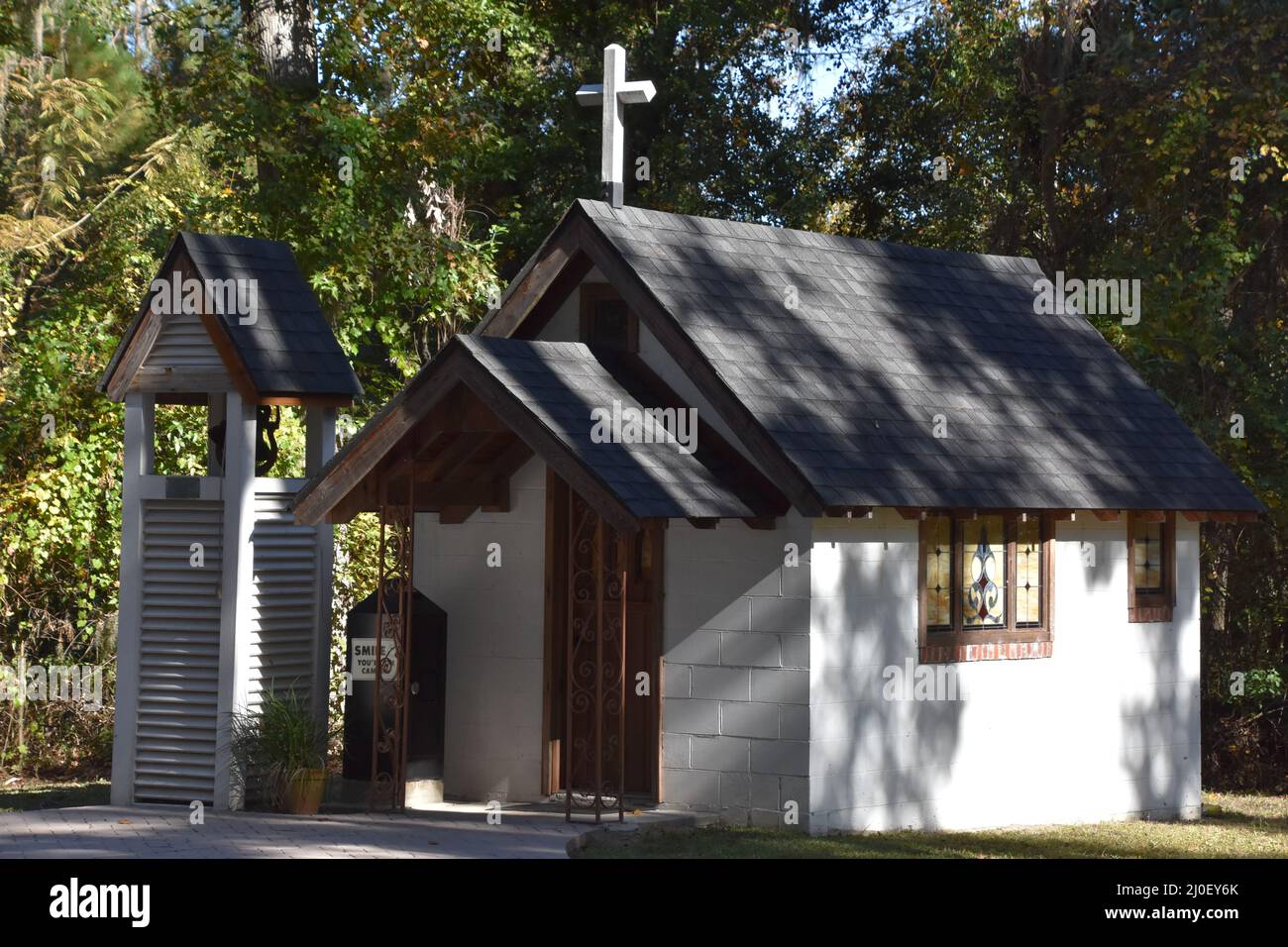 La plus petite église d'Amérique (Chapelle du Christ du Parc de la mémoire) à Townsend, Géorgie Banque D'Images