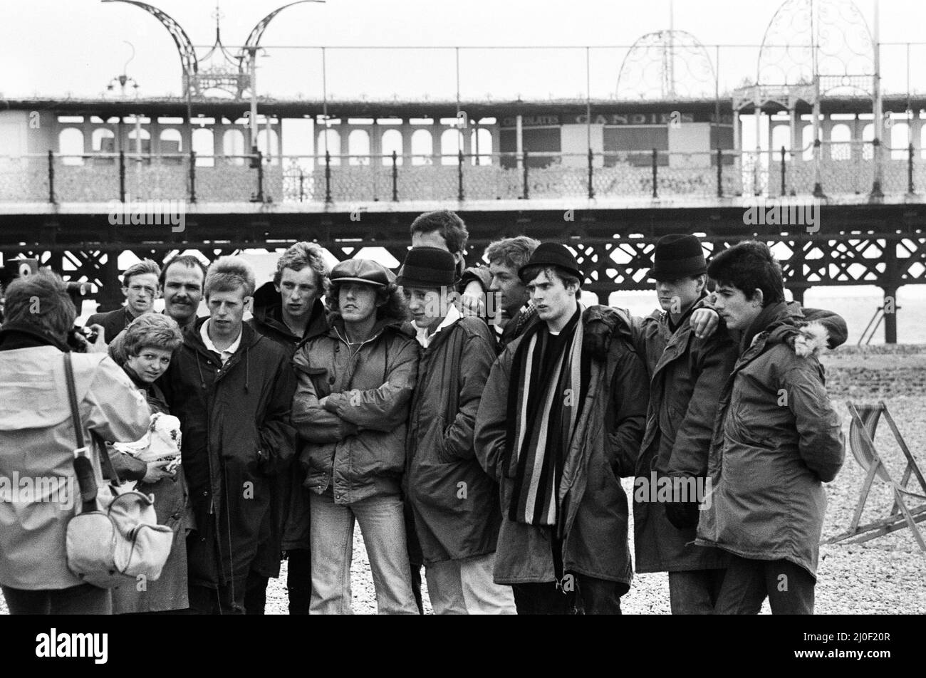 Tournage de Quadrophénia à Brighton, basé sur les batailles Mods et Rockers de la mi-1960s, avec Phil Daniels et avec le groupe de rock britannique The Who fournissant la musique.The Who dirige le chanteur Roger Daltrey avec des acteurs et des extras. 5th octobre 1978. Banque D'Images