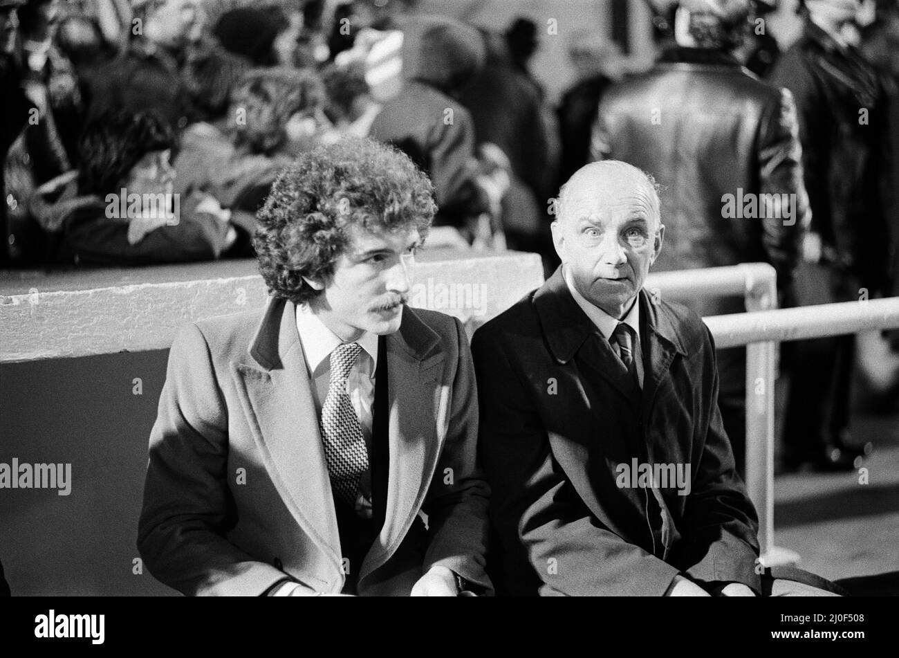 La finale de la coupe de la Ligue de football de 1978 était la coupe de la dix-huitième coupe de la Ligue et fut disputée entre Liverpool et Nottingham Forest. Le match initial a donné lieu à un tirage de 0?0 au stade Wembley le 18 mars 1978. La rediffusion a eu lieu quatre jours plus tard à Old Trafford, et John Robertson a vu le score de la pénalité après une faute de Phil Thompson sur John O'Hare, qui a confirmé les replays de télévision était en fait en dehors de la zone de pénalité. (Image) Graeme Souness siège le match sur le banc. 22nd mars 1978 Banque D'Images